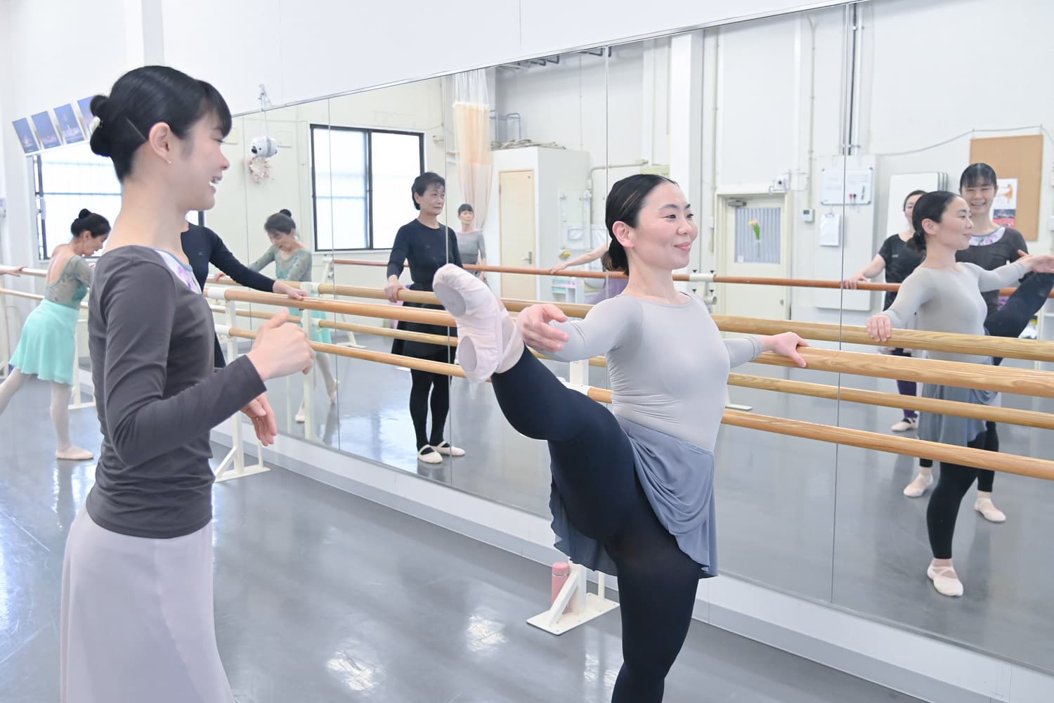 美容バレエ(初級)／バレエ歴2年～

美容バレエ(中級)／バレエ歴5年～ レッスン風景